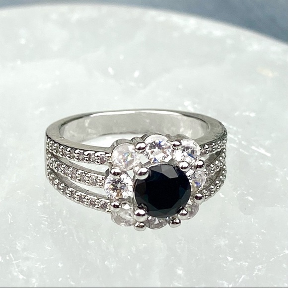 Vintage Flower Black Glass Rhinestone Flower Ring Wedding Ring Alt - Picture 4 of 12